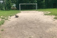 Orlik na Bulwarach Straceńskich? Teraz boisko przypomina klepisko - foto