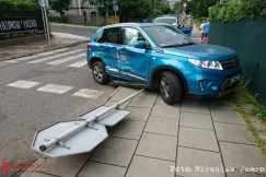 Skosiła znak STOP. Dostawa pieczywa będzie opóźniona - foto