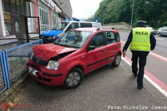 Zderzenie na żółtym świetle. Sprawczyni nie zdążyła zahamować - foto