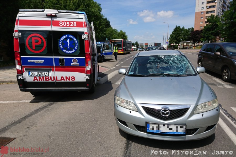 Wypadek drogowy na Jutrzenki. Pieszy wtargnął na przejście - foto