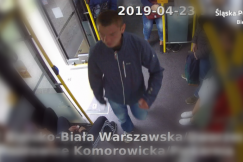 Poszukiwania sprawcy napaści na kierowcę autobusu - zdjęcia z monitoringu
