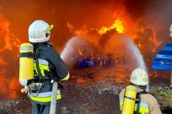 Stopione beczki na zdjęciu z pożaru w Chybiu. Co w nich było? - foto