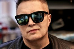 Największe przeboje T.Love przed Galerią Sfera. Muniek Staszczyk akustycznie!