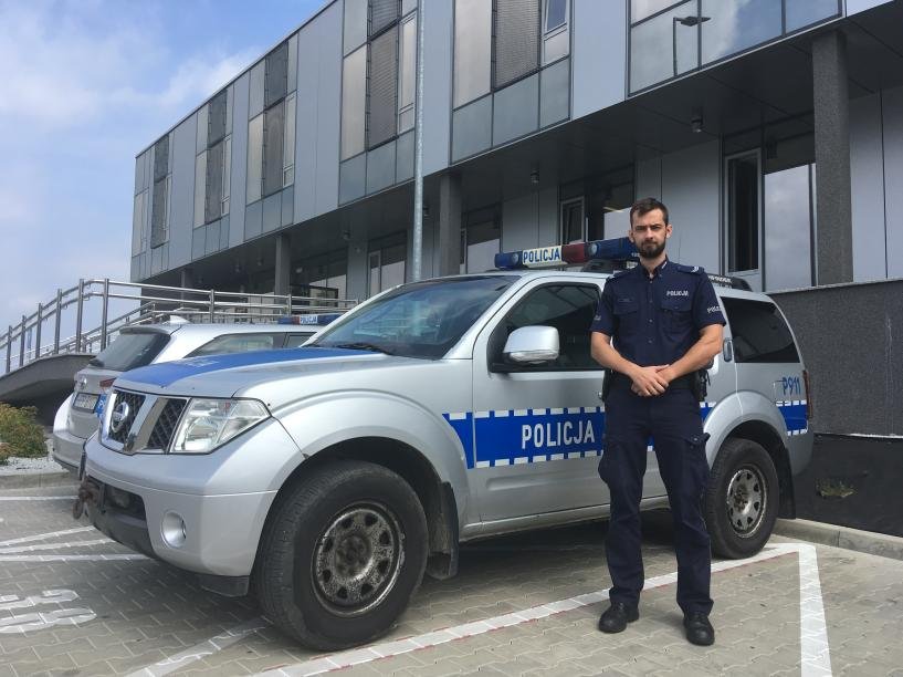 Dzielnicowy pomógł staruszkowi, który zasłabł na ulicy - foto