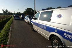 Potrącenie pieszego na Wąskiej. Ponad 100 m wiózł go na masce! - foto
