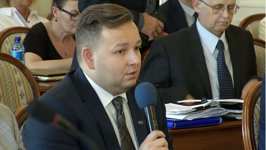 Sprzeciwiają się budowie 11-piętrowego wieżowca. Ostra dyskusja na sesji