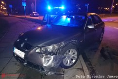 Dzień po zakupie auta spowodował kolizję. Trafił w... bmw - foto