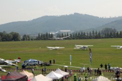 Lot „na plecach”. Za sterami pilot doświadczalny - foto