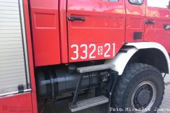 Awaryjne lądowanie spadochroniarza. Główna czasza spadła poza lotniskiem