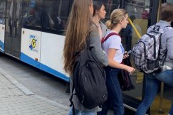Walka o miejsce w autobusie. Uczniowie utknęli na przystankach?