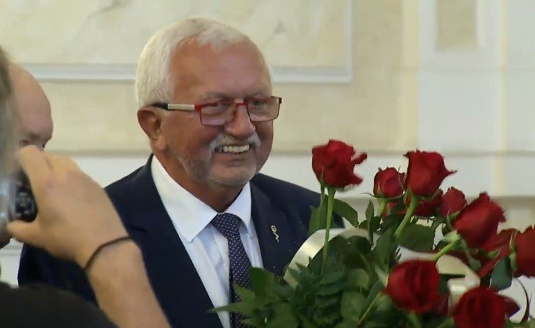 Wzruszające chwile w ratuszu. Kwiaty i miłe słowa dla odchodzących - foto