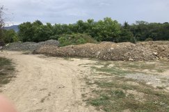 Kto zwozi ziemię z odpadami budowlanymi? Mieszkańcy są zaniepokojeni - foto