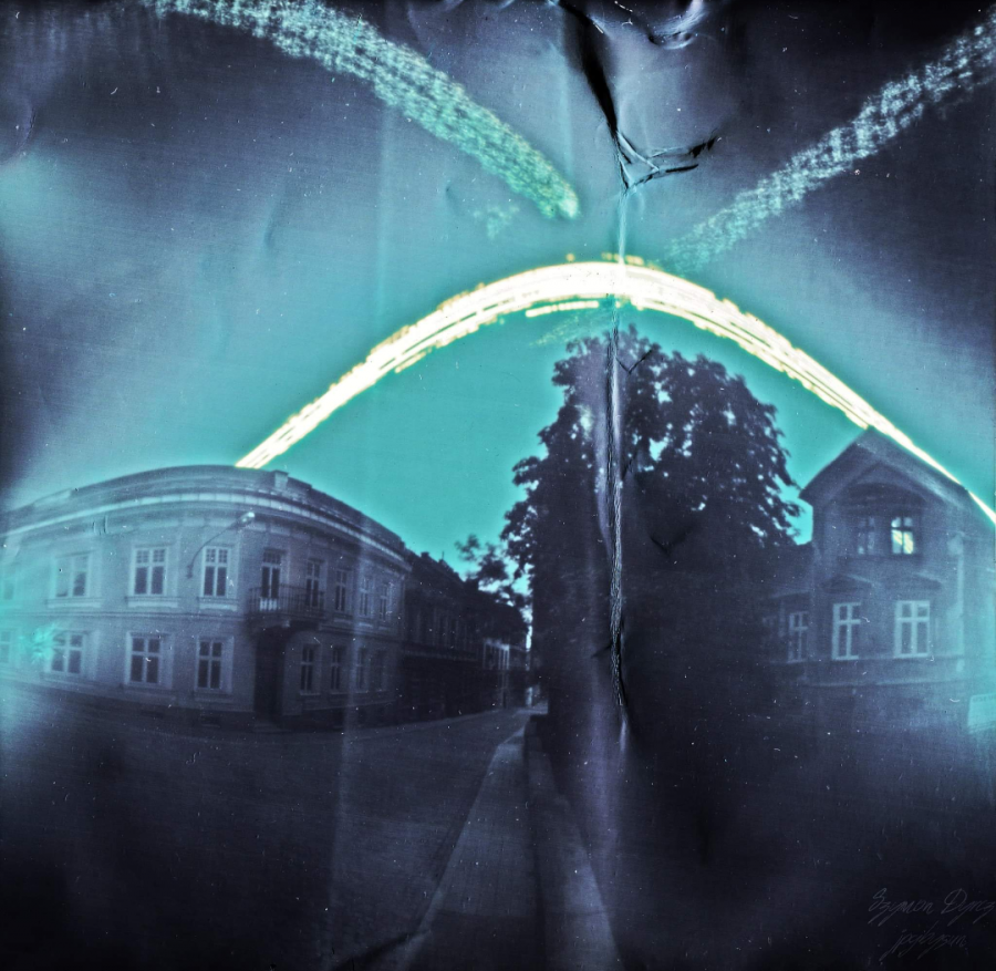 Puszki stoją na mieście i robią zdjęcia. Unikalne fotografie Bielska-Białej - foto