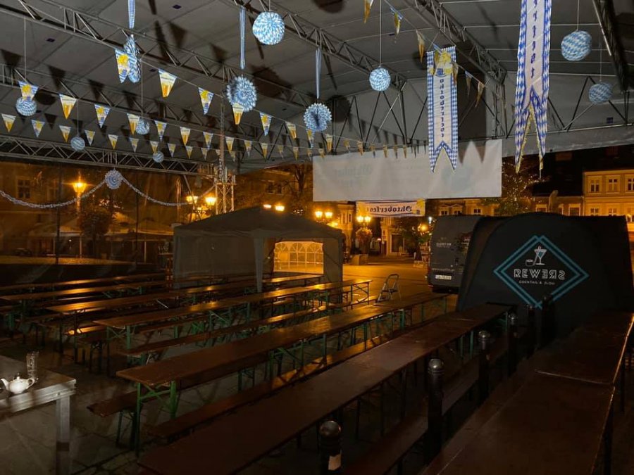 Wielki ogrzewany namiot stanął na Rynku. Oktoberfest przez cały weekend!