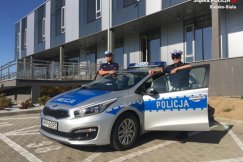 Radiowóz na sygnałach eskortował ciężarną kobietę do porodu