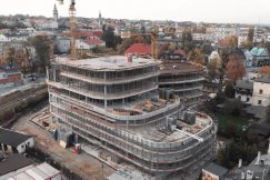 Biurowiec z salą koncertową nabiera kształtów. Inwestycja robi wrażenie - film