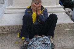 Kierowniku, kup bułeczkę! Czy żebrzącym należy pomagać?