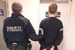 Nocna awantura koło cmentarza. Pijany rowerzysta w kajdankach - foto
