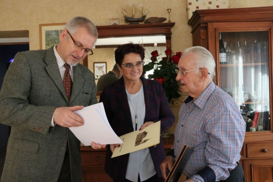 Pan Franciszek ma sto lat! Serdeczne życzenia dla sędziwego bielszczanina - foto