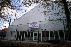 Protest w BBOSiR. Oflagowali obiekty sportowe i oczekują podwyżki