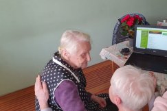 Co zrobić z górą pieniędzy? Drugie życie skrzywdzonej seniorki