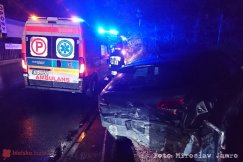 Zderzenie osobówek na Karpackiej. Rykoszetem oberwał trzeci samochód - foto