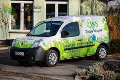 Miejska spółka kupiła używany samochód elektryczny  - foto