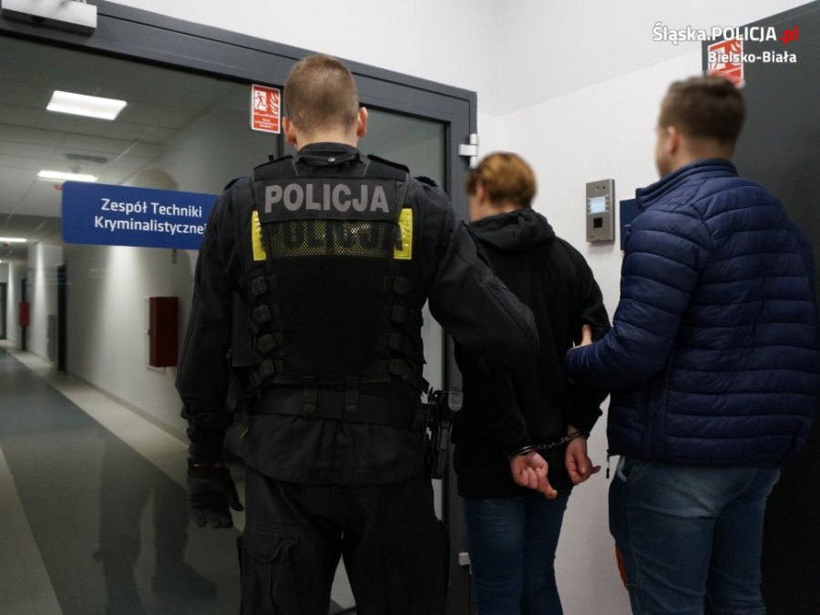 Wybierała markowe kosmetyki. Seryjna złodziejka wpadła w bielskiej galerii - foto