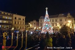 W piątek rozbłyśnie choinka na placu Chrobrego. Uruchomią też lodowisko