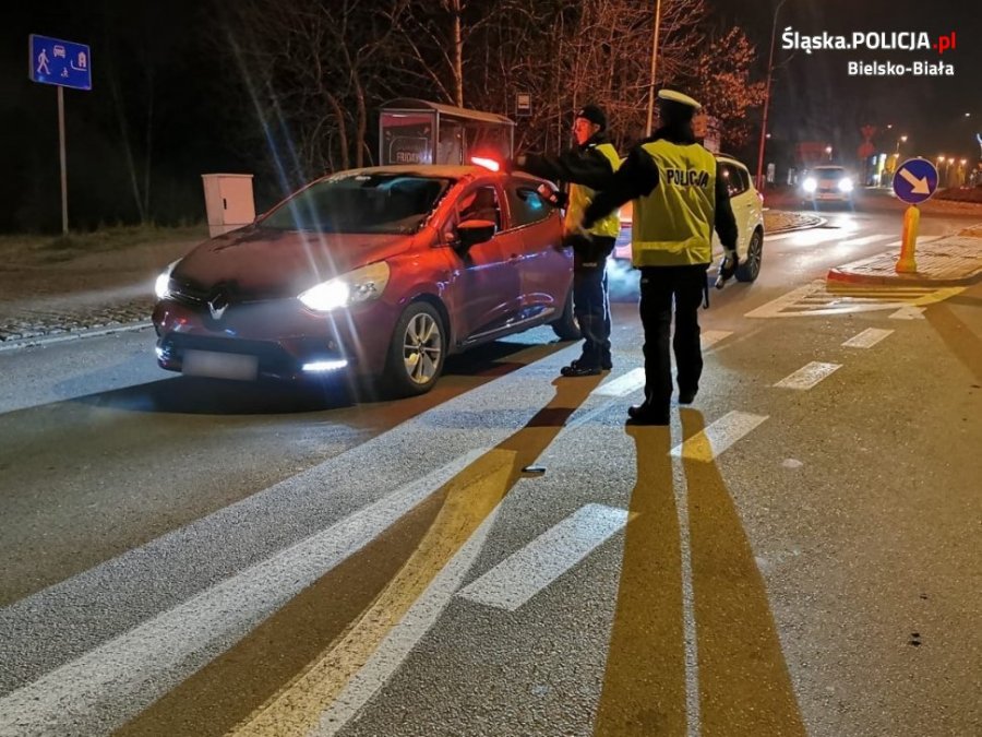 Zmasowana akcja policji w okolicach dyskotek. Zatrzymania za posiadanie narkotyków - foto