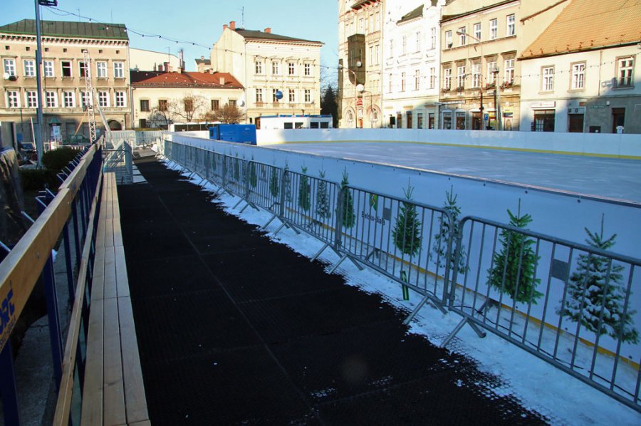 Otwarcie ślizgawki na placu Wojska Polskiego. Prezydent na lodzie