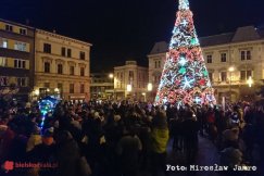 Choinka na placu Chrobrego rozbłyśnie dziś tylko na jedną minutę!
