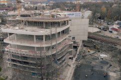 Konstrukcja biurowca już gotowa. Kopią fundamenty sali koncertowej - foto
