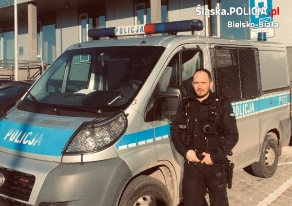 Chciał skoczyć z wiaduktu. Policjanci złapali go w ostatniej chwili - foto