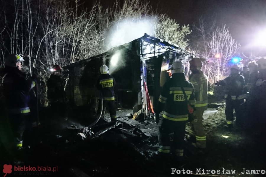Spłonął budynek gospodarczy w Lipniku. Nieszczęście było blisko - foto