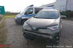 Czołowe zderzenie osobówek. Sprawcę oślepiło słońce - foto