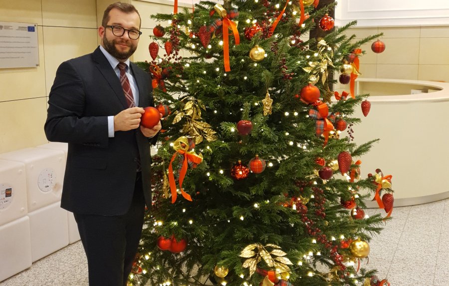 Skarpety pod choinką u Pudów. Minister gra na akordeonie