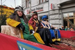 „Cuda, cuda ogłaszają". Orszak Trzech Króli idzie nową trasą - ZDJĘCIA