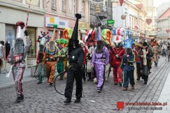 Strzelanie z bata na placu Chrobrego. Bielszczanie zachwyceni dziadami ZDJĘCIA
