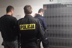 Pijany wandal kopał w zaparkowane samochody. Pościg za sprawcą - foto