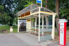 MZD ujednolica wiaty przystankowe. Piaskowo-brązowe lub czerwono-żółte