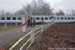Wypadek na przejeździe kolejowym. Poszkodowana jest w ciężkim stanie - foto