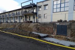 Leją beton w Cygańskim Lesie. Nowa trybuna przed startem rundy - foto