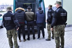 Przyjechali w naczepie ciężarówki. Przemyt za 1500 euro od osoby - foto
