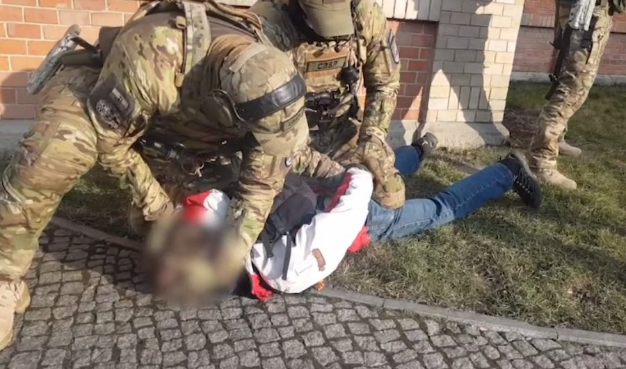 Rusza proces bombera z Sarniego Stoku. Wpadł, bo wysyłał listy z Wi-Fi w banku?