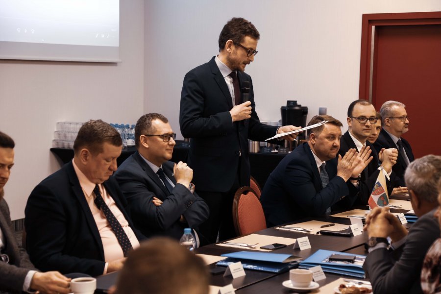 Znani przedsiębiorcy i politycy na śniadaniu w hotelu. Przy kawie o biznesie - foto