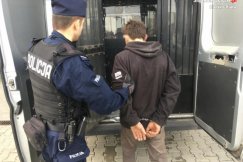 Zrabował butelkę taniej whisky. Pościg z użyciem psów tropiących - foto