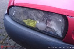 Kierowca z ułańską fantazją. Zamiast żarówki włożył… latarkę - foto