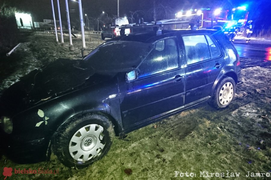 Auto wpadło do rzeki. Kierowca wydmuchał ponad cztery promile! - foto