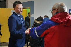 Zbiórka podpisów na listach poparcia Szymona Hołowni